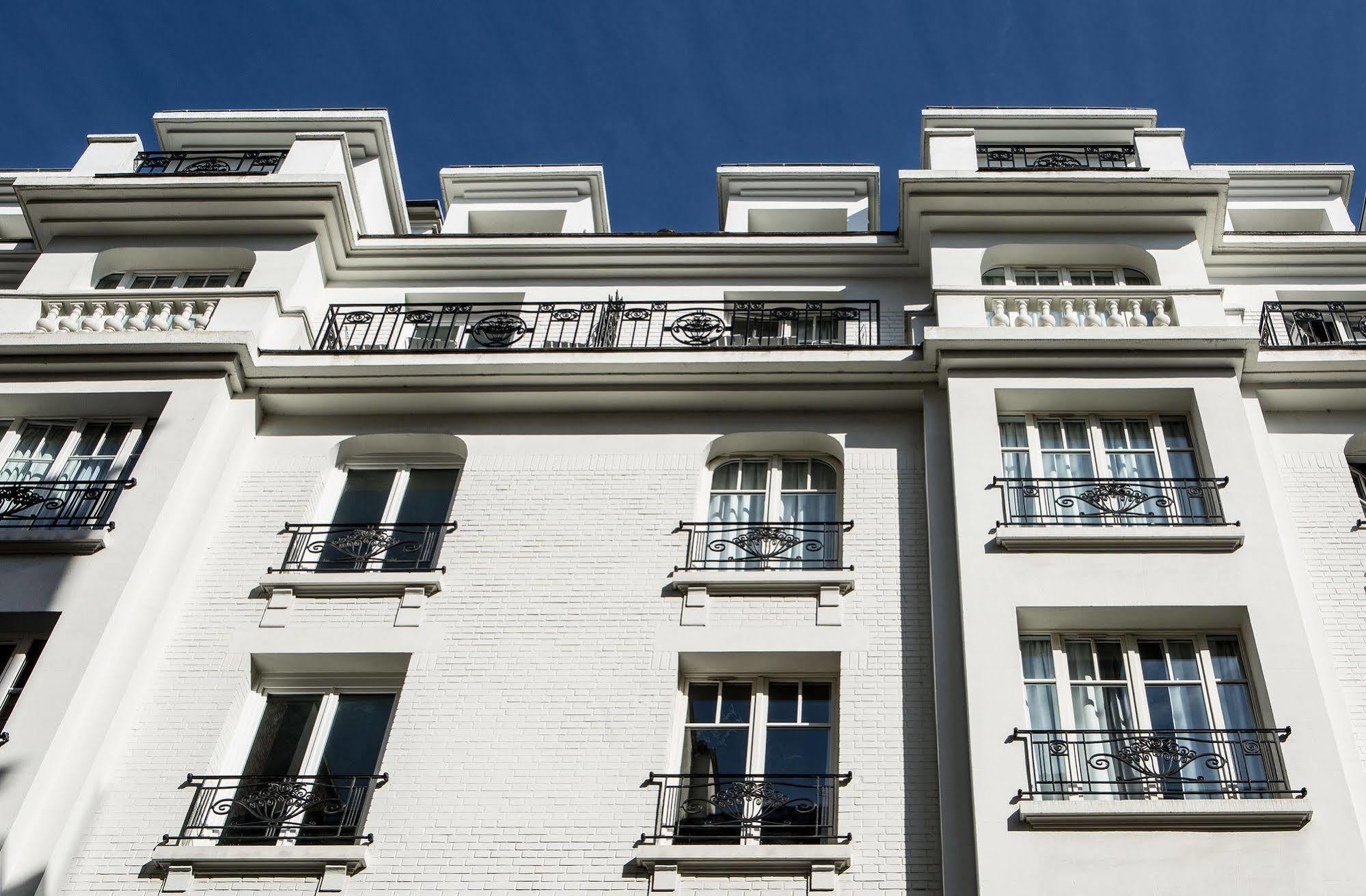Le Général 4* Parigi